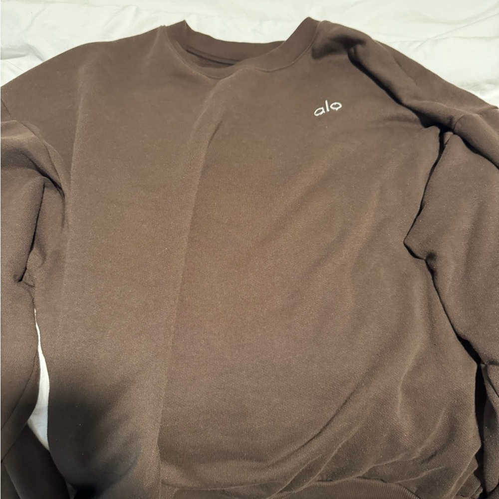 ALO Yoga Brown Crewneck Sweater with Ribbed Cuffs